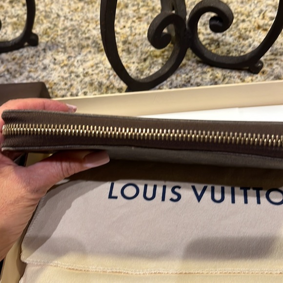 Louis Vuitton Zippy Wallet - Picture 2 of 13